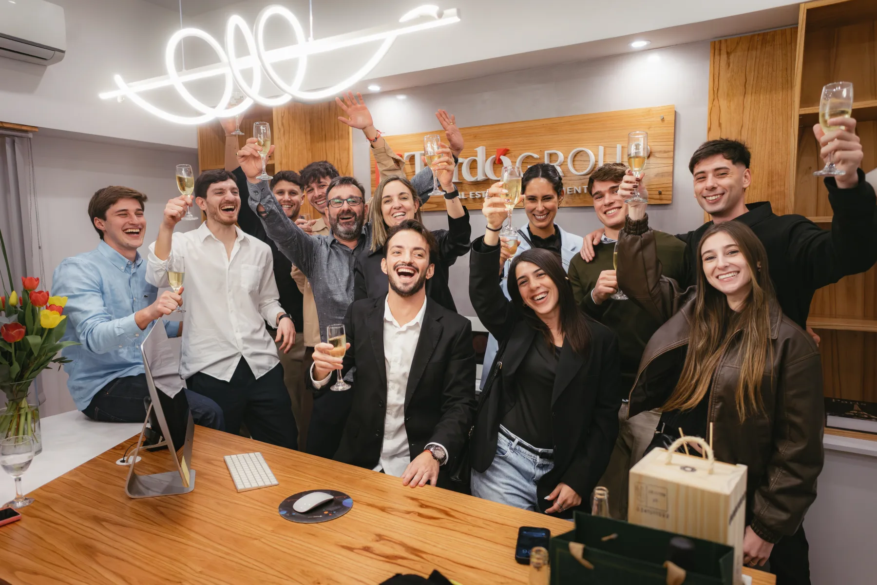 El equipo de Turdo Group celebrando en las oficinas de Mar del Plata