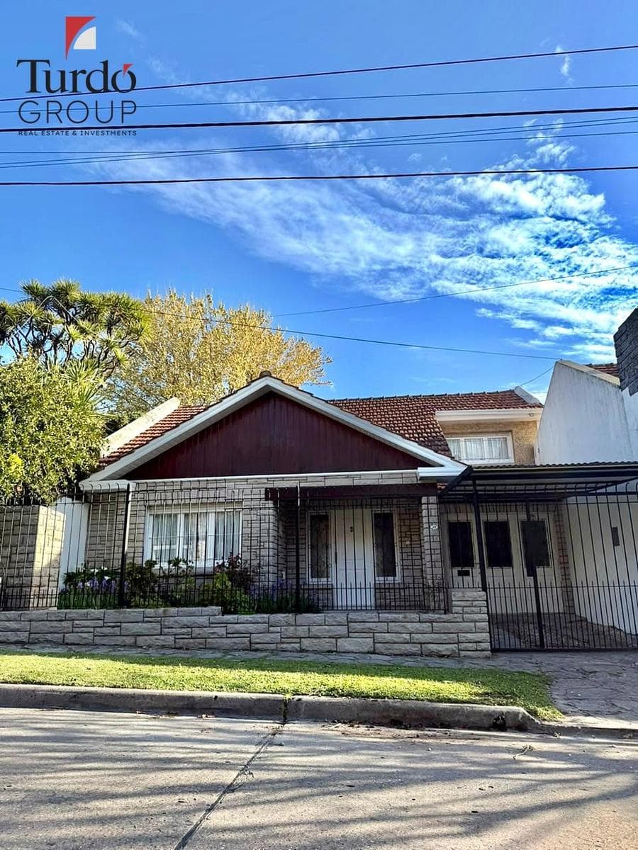 Casa 5 ambientes en Stella Maris, Mar del Plata — foto 1 de 43