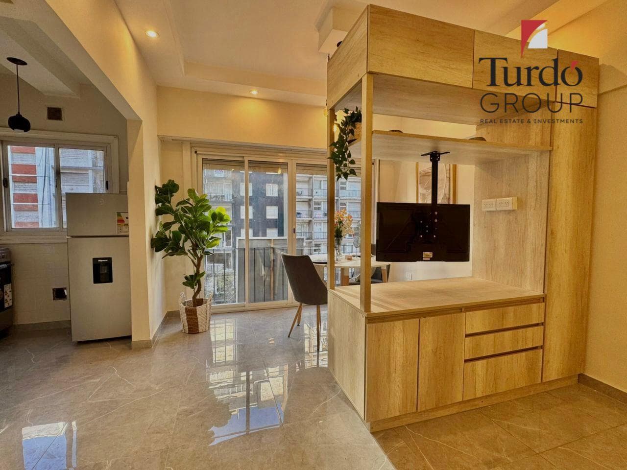 Departamento en VENTA, un ambiente a la calle. Zona Plaza Colon